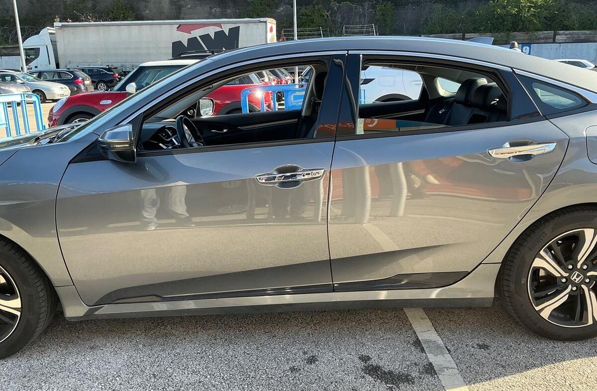 HONDA Civic 1.5 i-VTEC Executive CVT