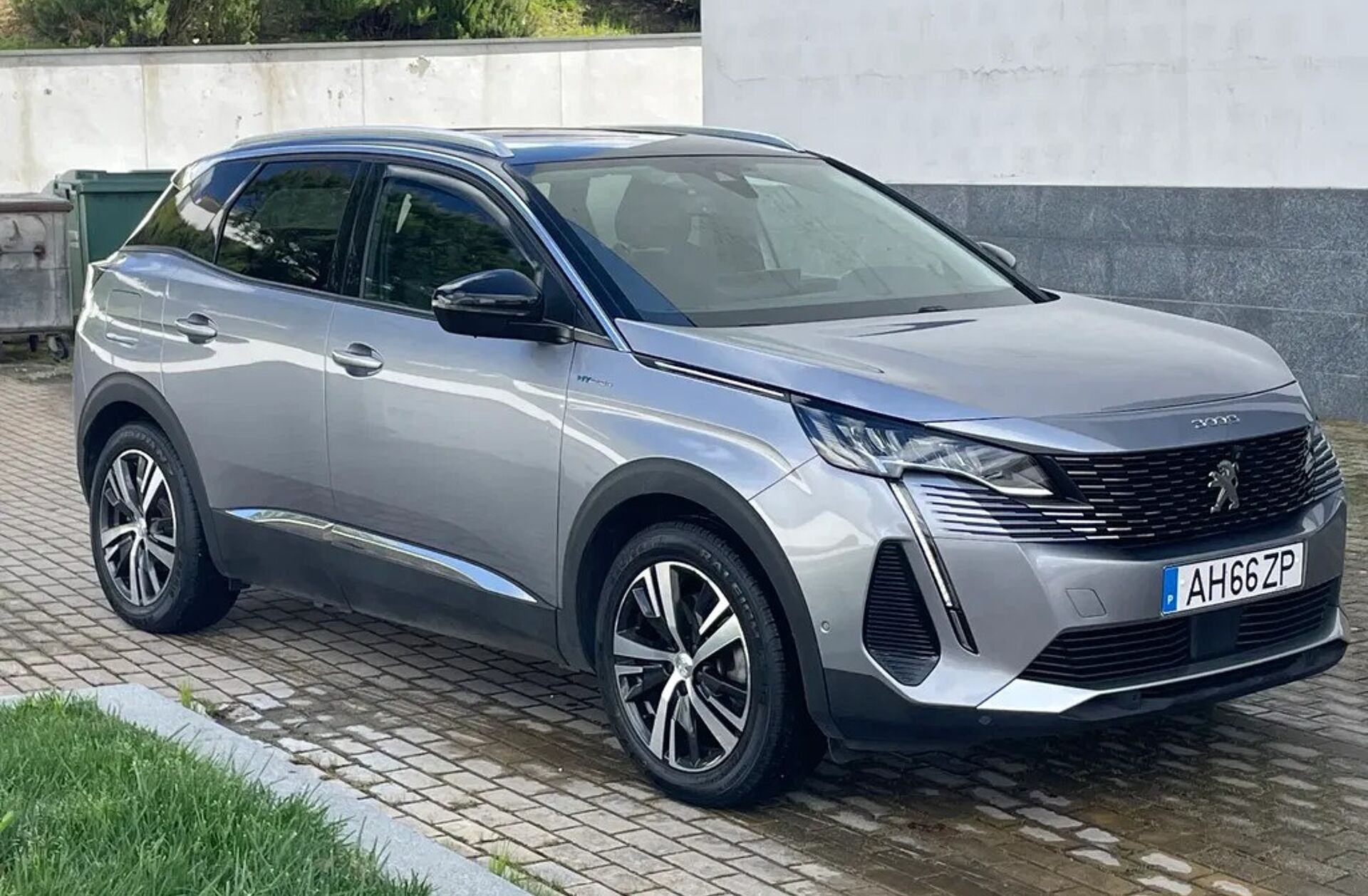 PEUGEOT 3008 1.6 Hybrid4 Allure e-EAT8