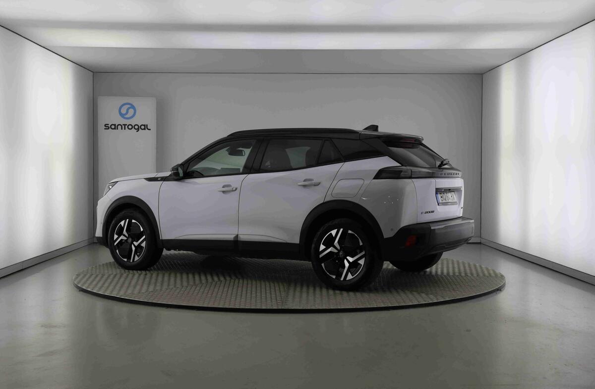 PEUGEOT 2008 e- 54 kWh GT