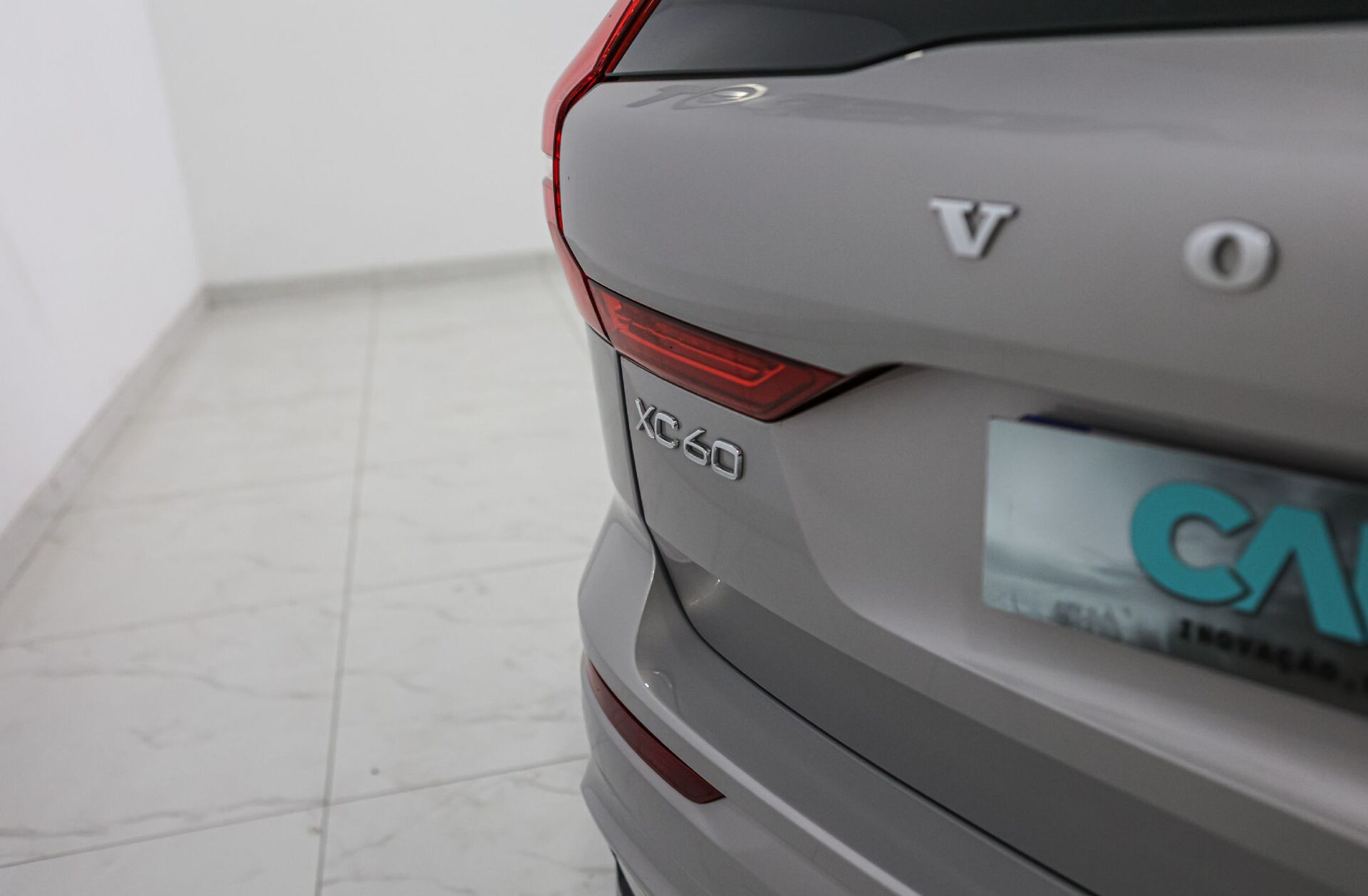 VOLVO XC60 2.0 B4 Plus Dark