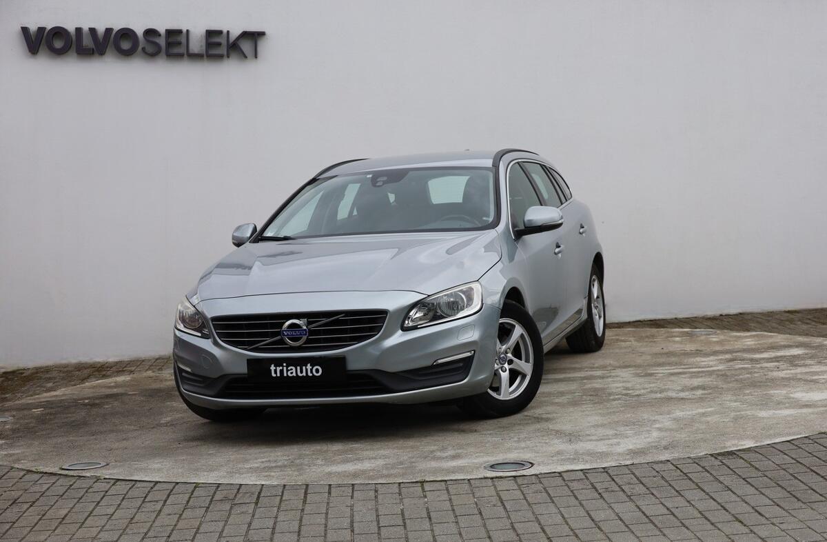 VOLVO V60 2.0 D2 Momentum Geartronic