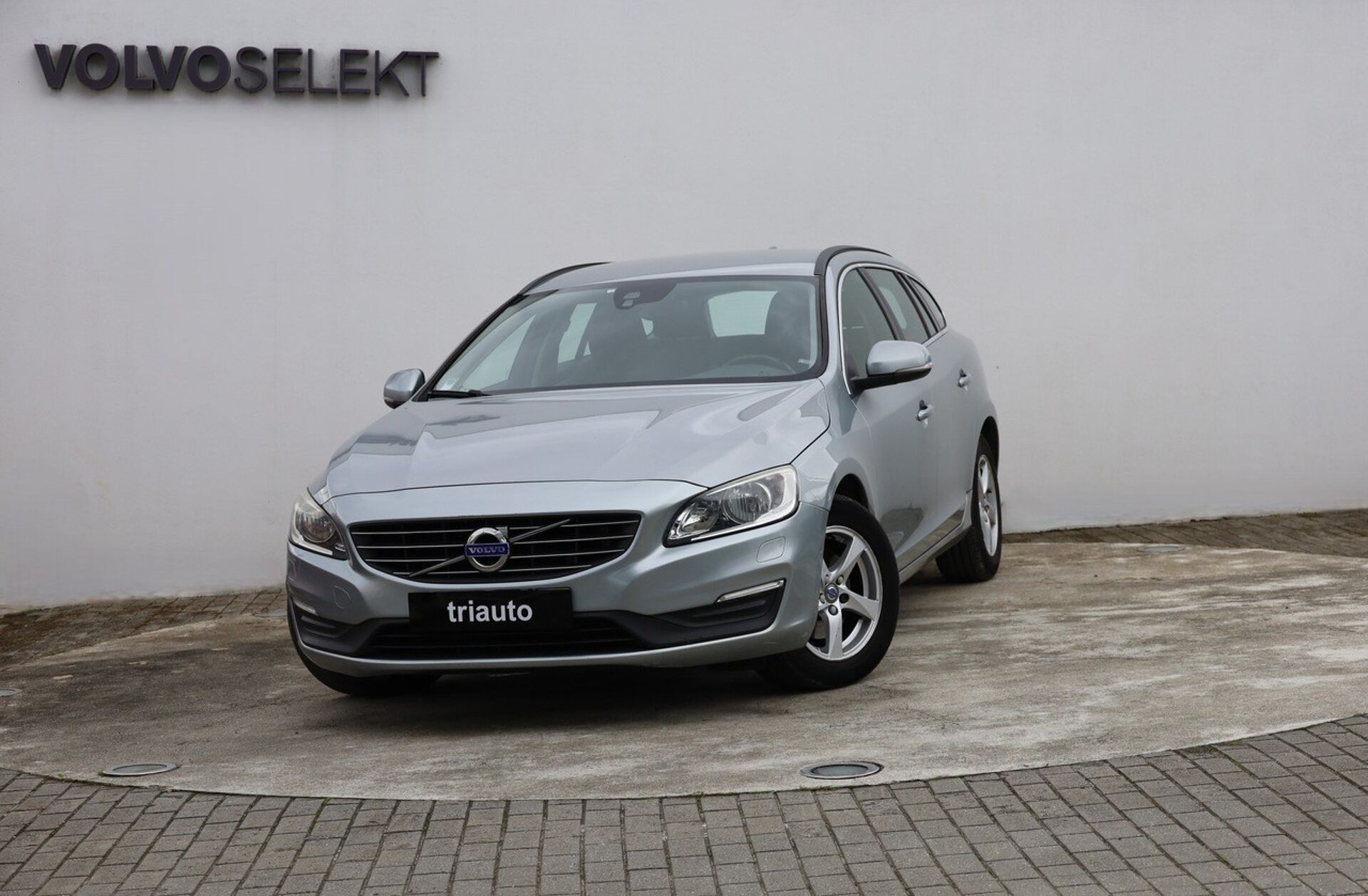 VOLVO V60 2.0 D2 Momentum Geartronic