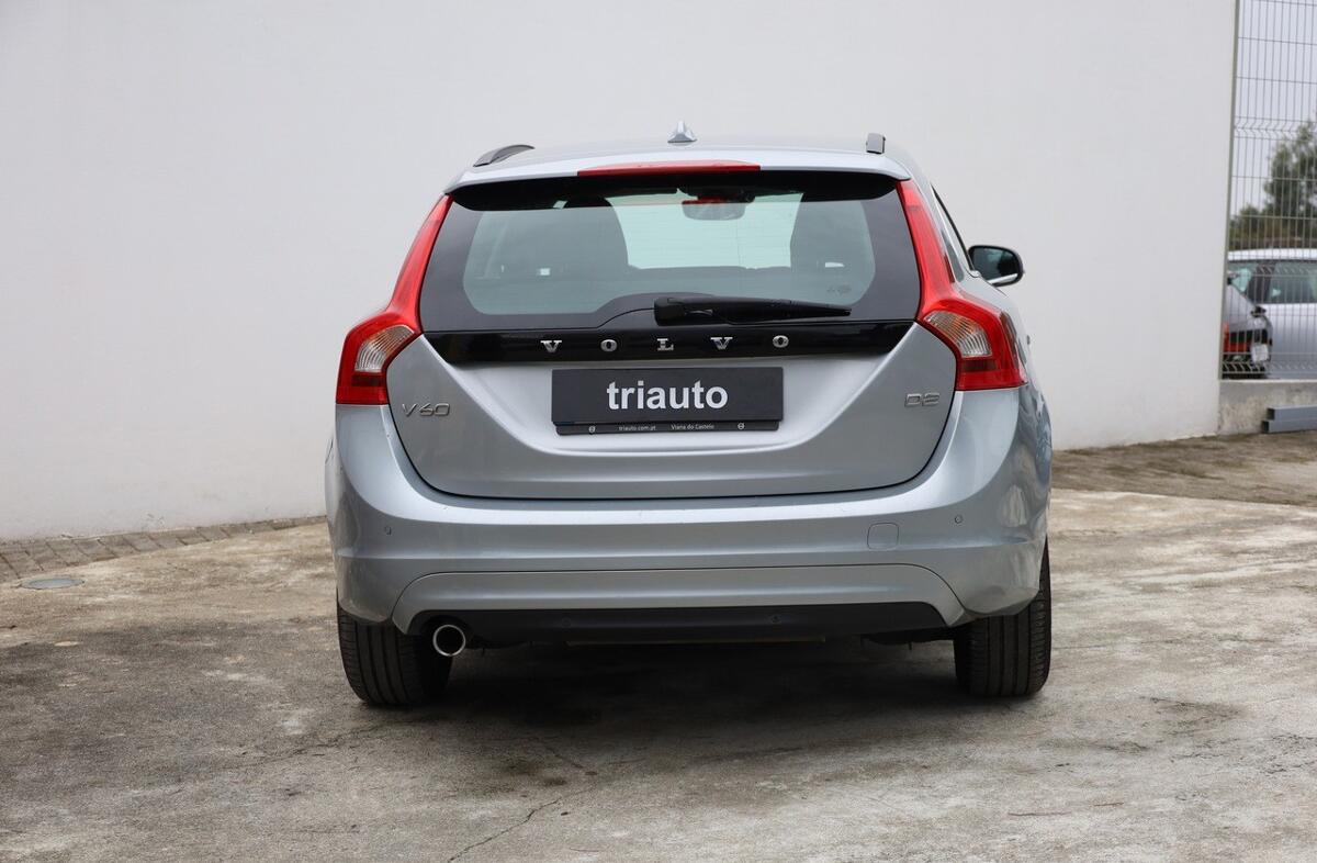 VOLVO V60 2.0 D2 Momentum Geartronic