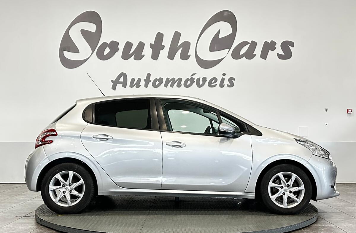 PEUGEOT 208 1.4 HDi Allure