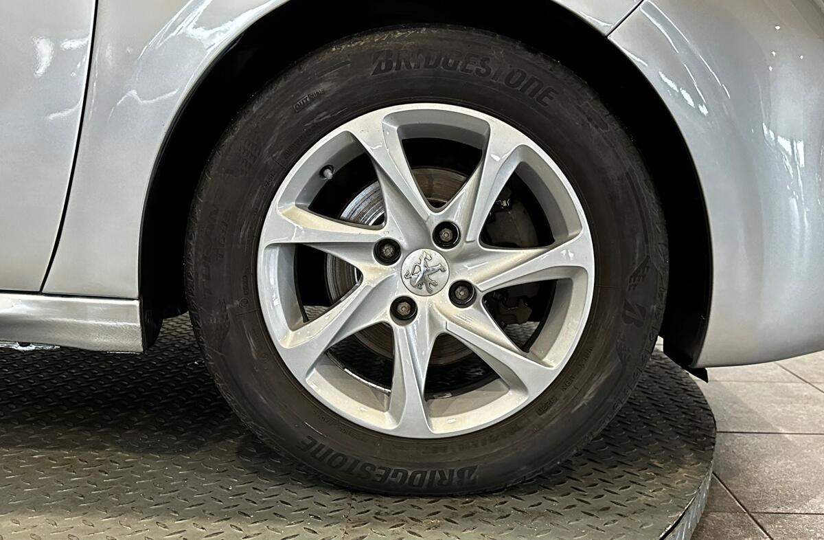 PEUGEOT 208 1.4 HDi Allure
