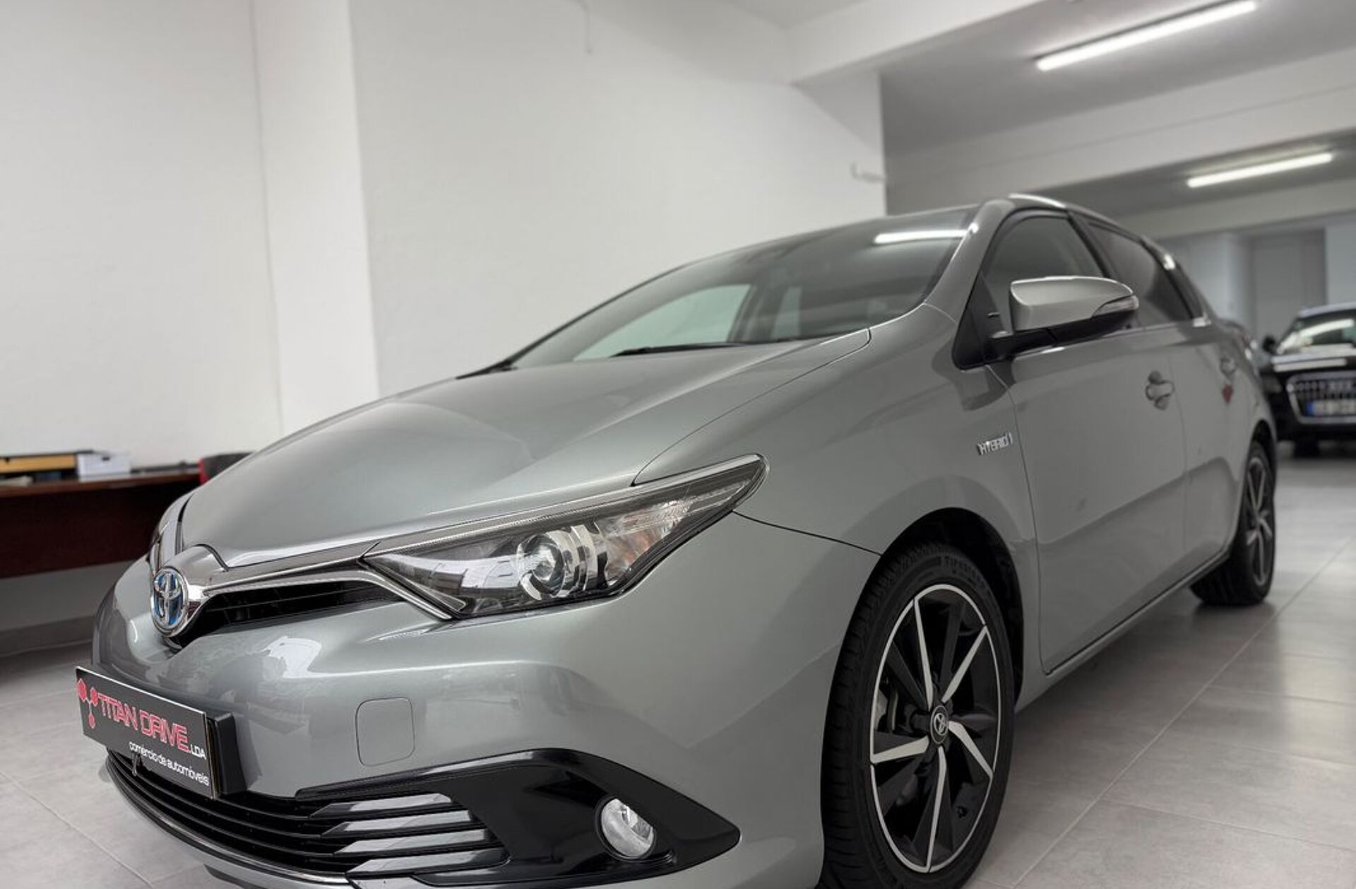 TOYOTA Auris 1.8 HSD Active