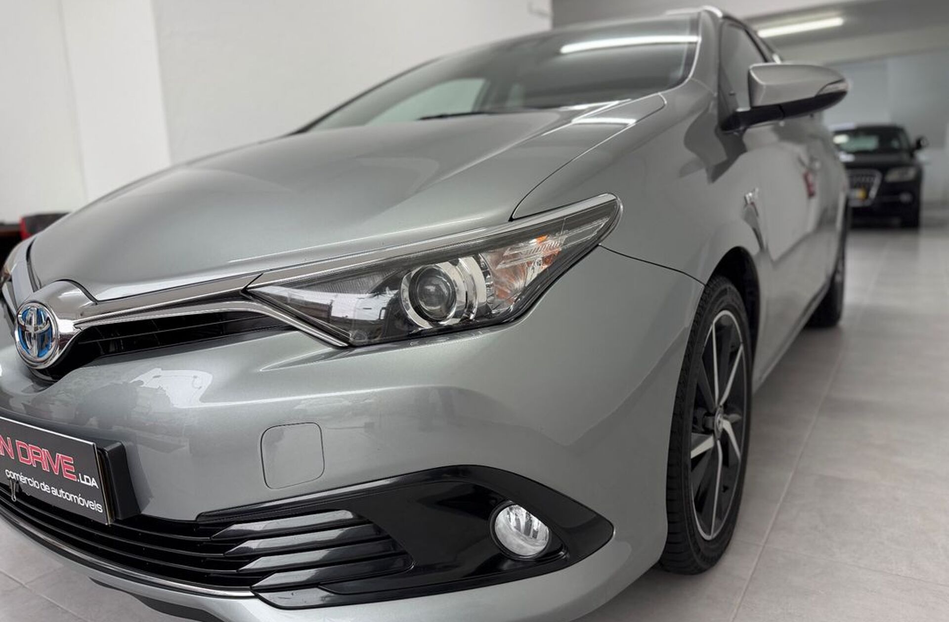 TOYOTA Auris 1.8 HSD Active