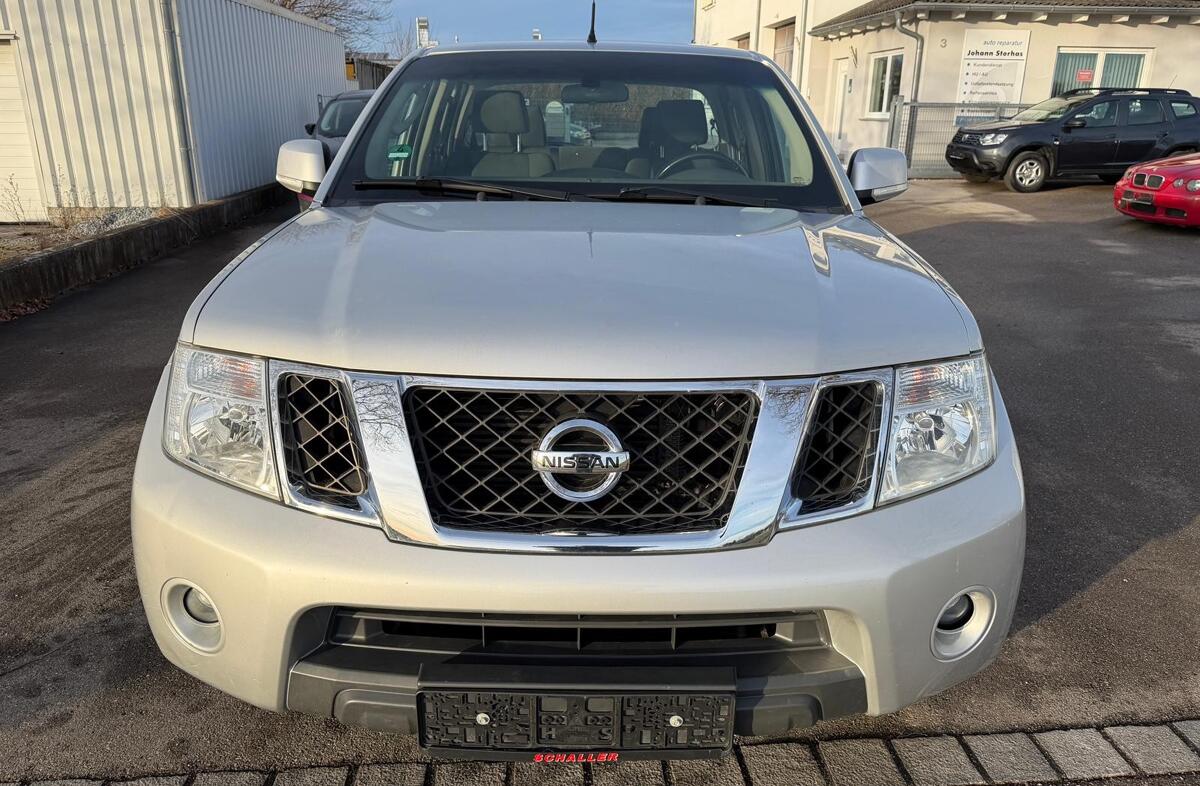 NISSAN Navara 2.5 dCi CD SE AT 4WD