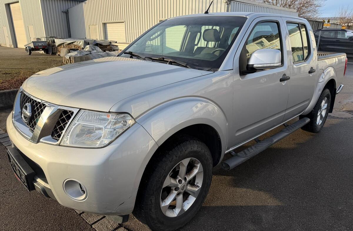 NISSAN Navara 2.5 dCi CD SE AT 4WD