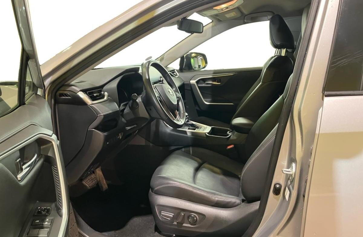 TOYOTA RAV 4 2.5 HDF Exclusive