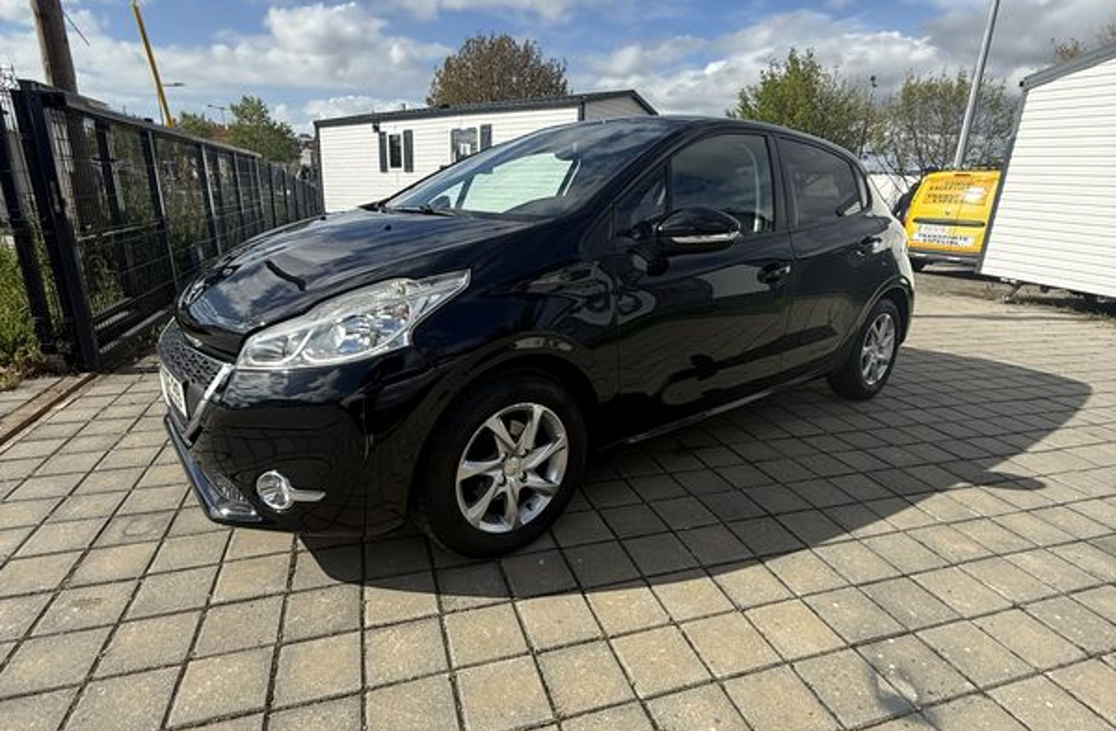 PEUGEOT 208 1.4 HDi Active