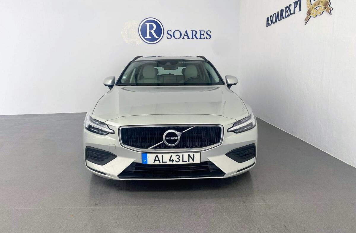 VOLVO V60 2.0 B4 Momentum Geartronic