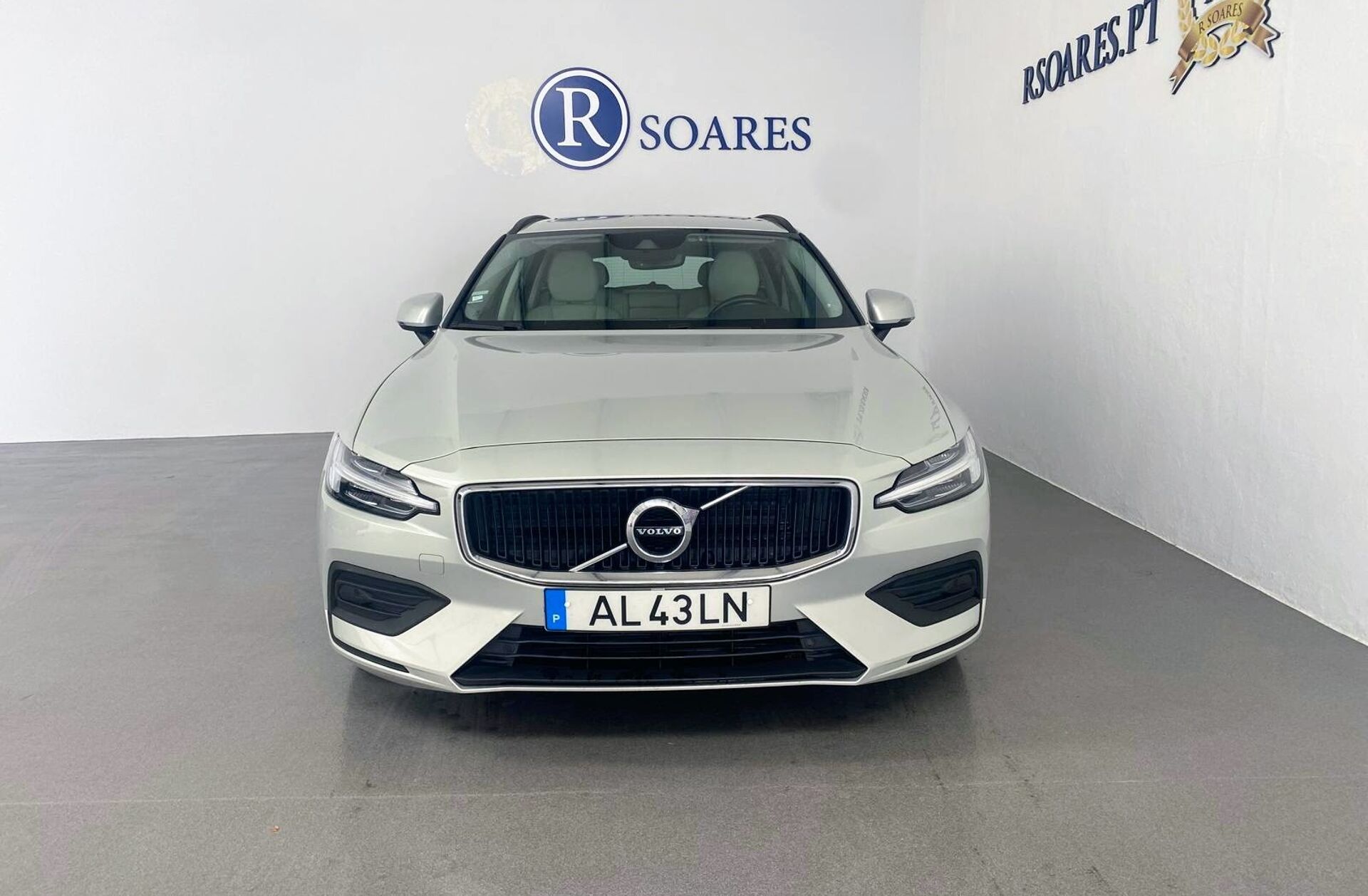 VOLVO V60 2.0 B4 Momentum Geartronic