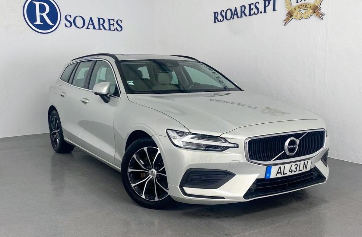 VOLVO V60 2.0 B4 Momentum Geartronic