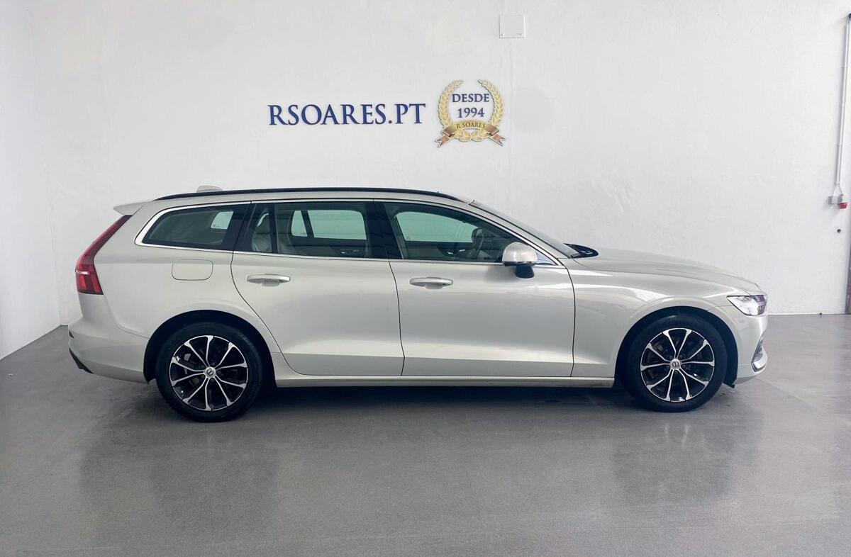 VOLVO V60 2.0 B4 Momentum Geartronic