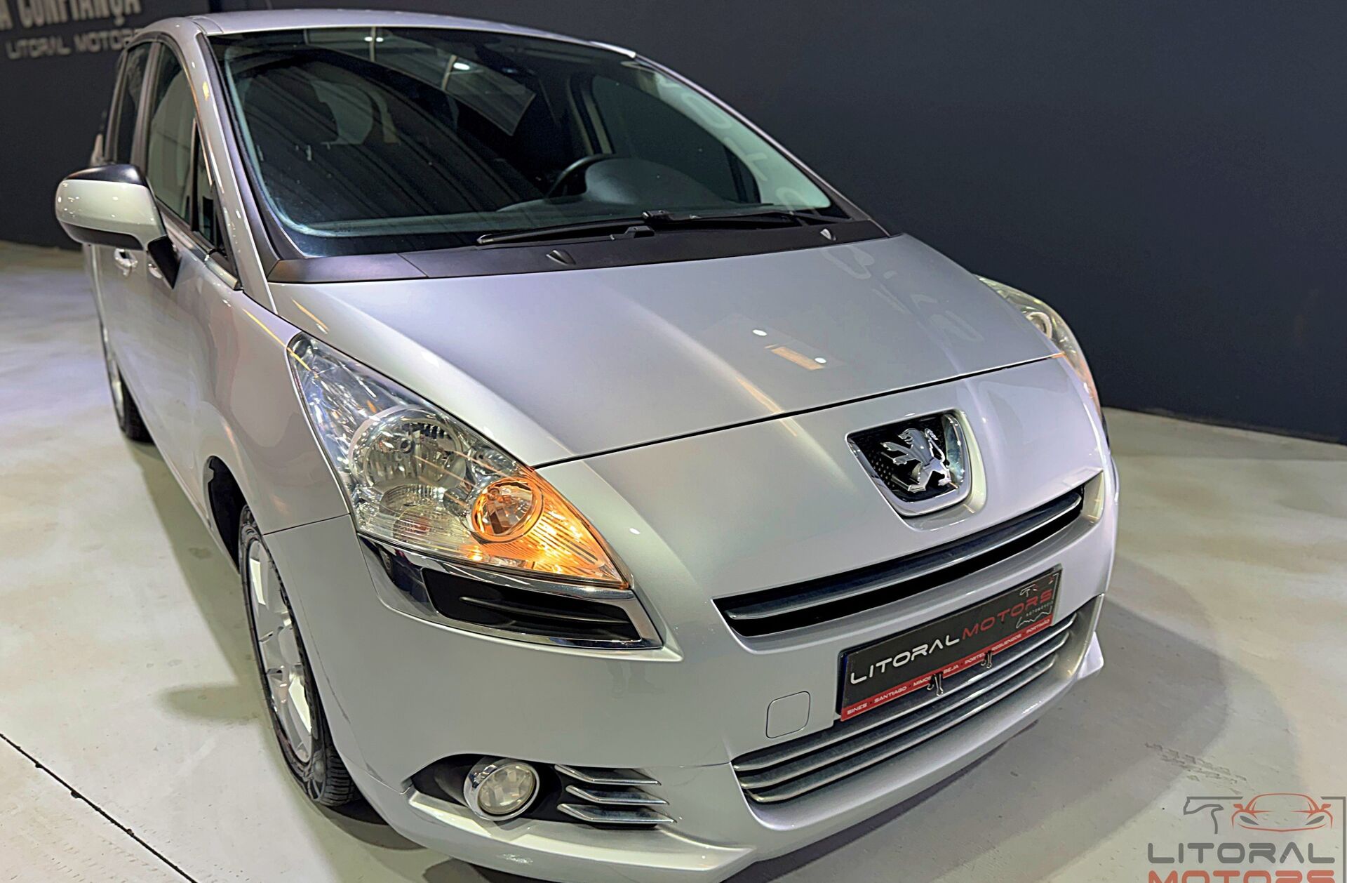 PEUGEOT 5008 1.6 HDi Executive JLL17