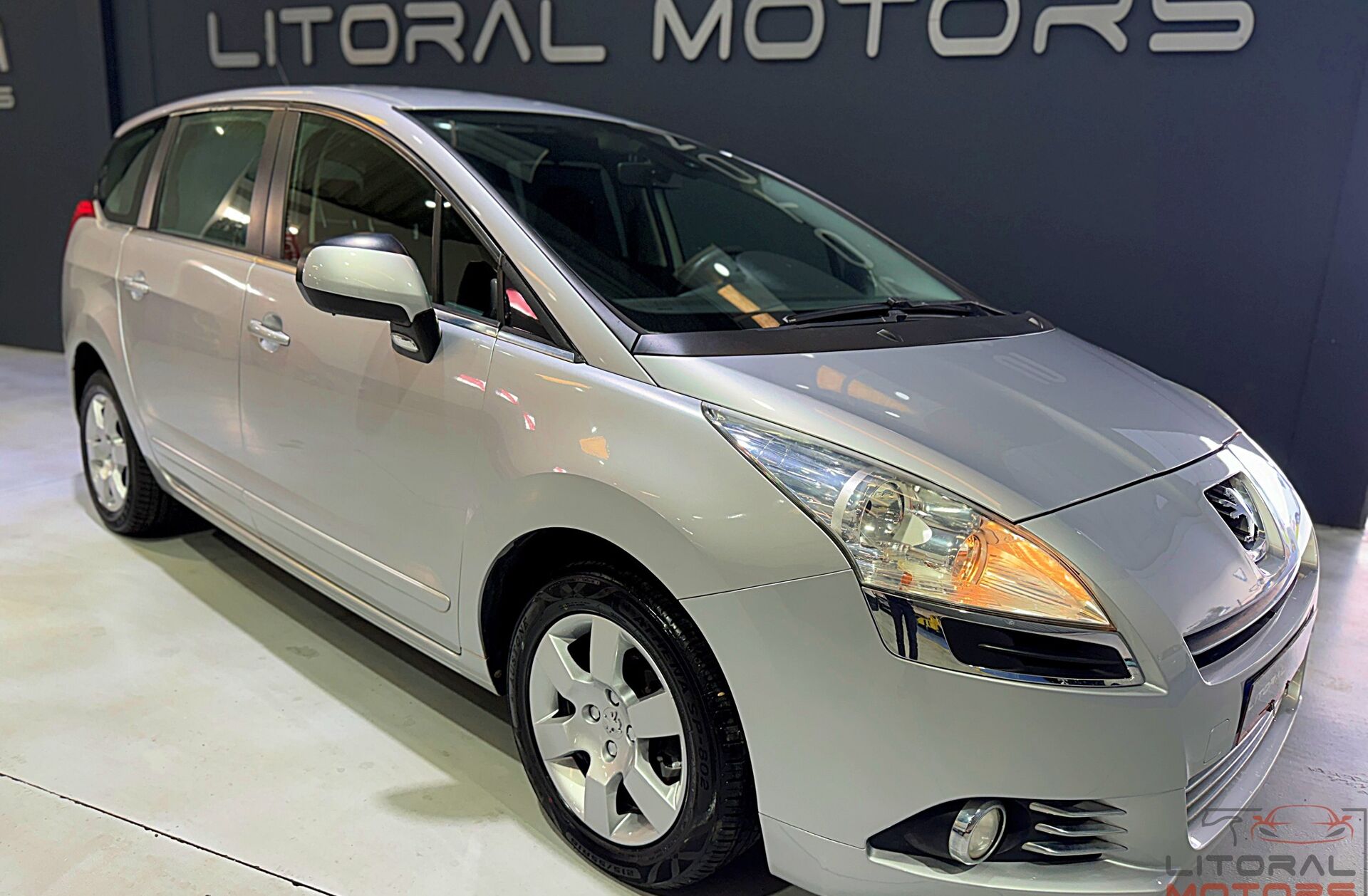PEUGEOT 5008 1.6 HDi Executive JLL17