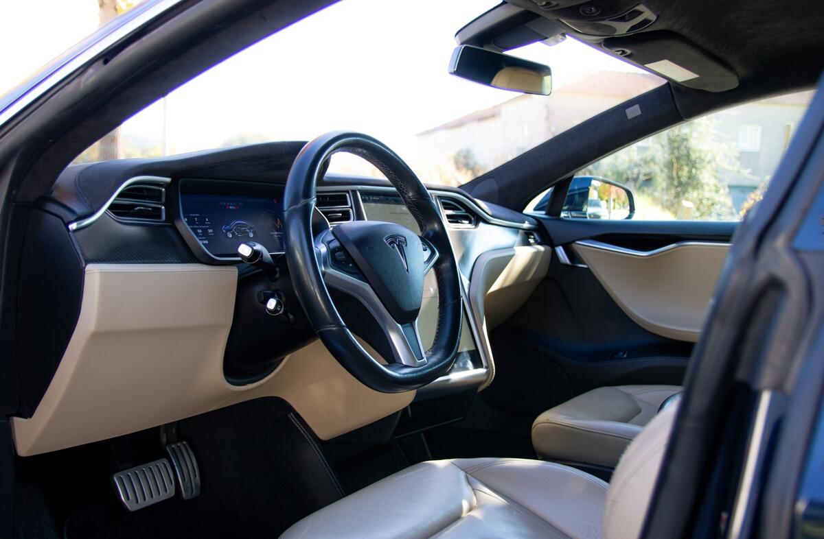 TESLA Model S P85D