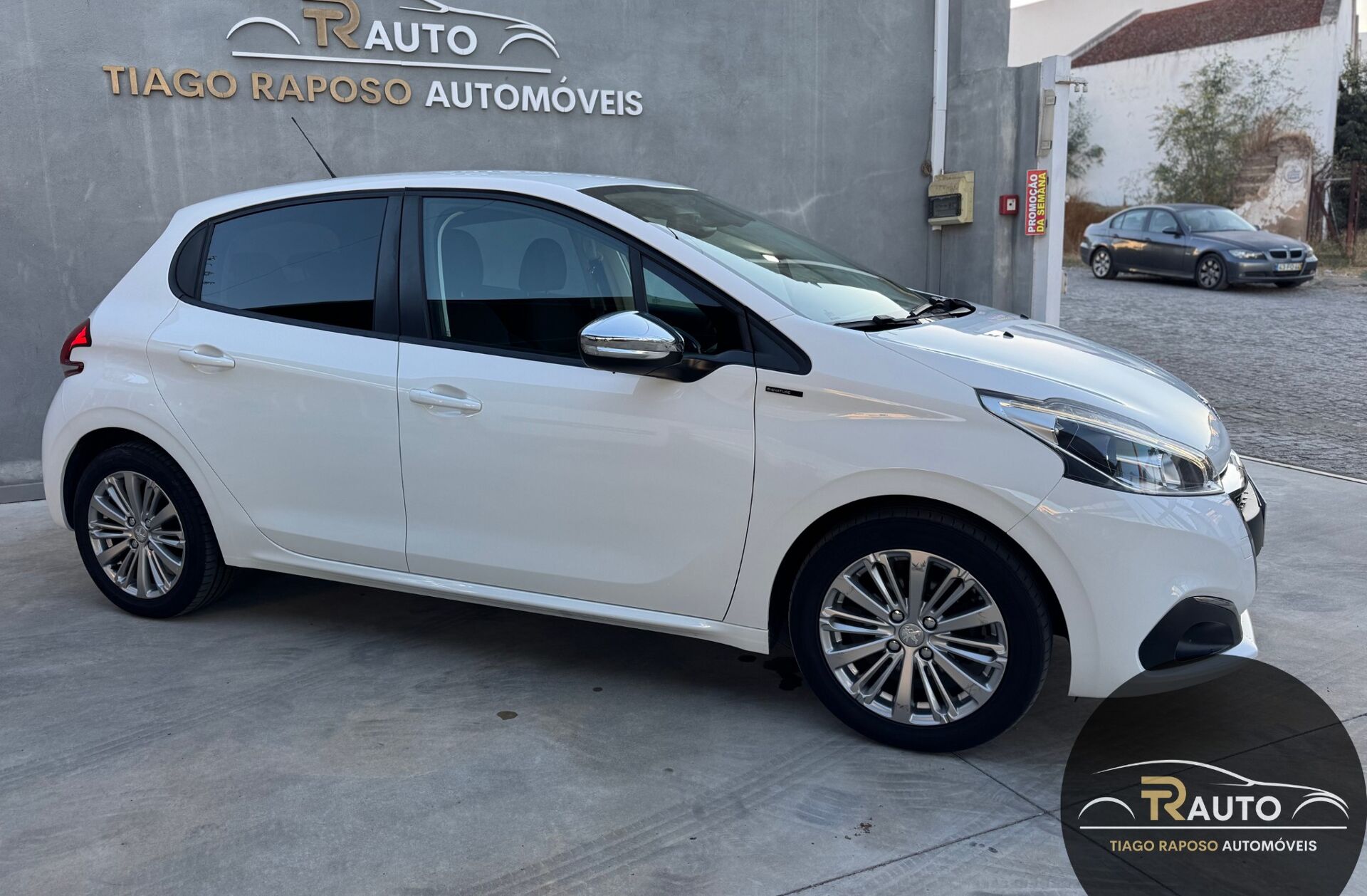 PEUGEOT 208 1.2 PureTech Signature