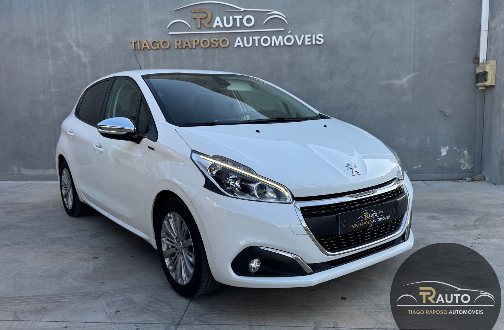PEUGEOT 208 1.2 PureTech Signature