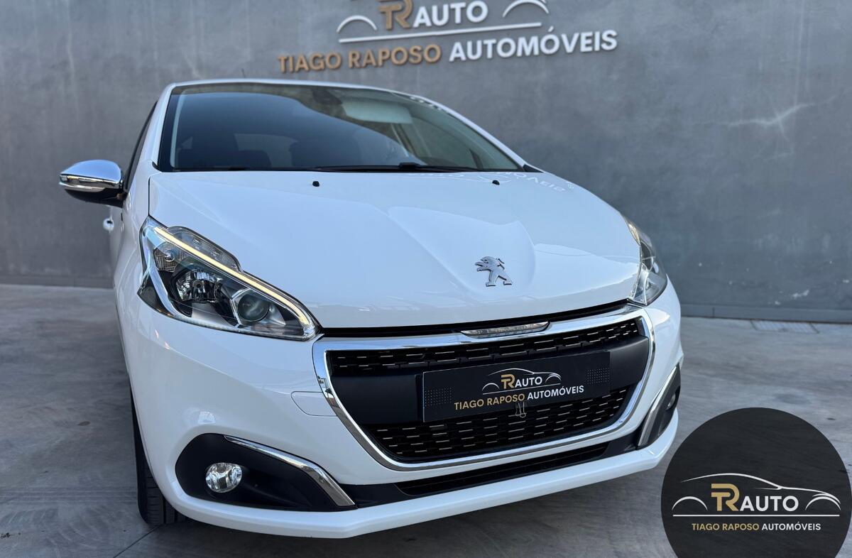 PEUGEOT 208 1.2 PureTech Signature