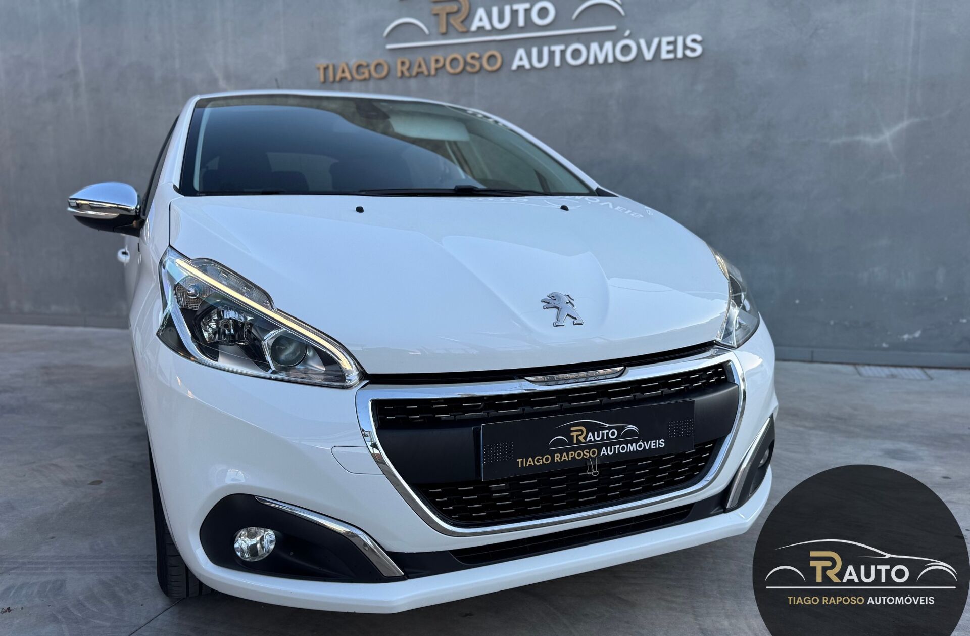 PEUGEOT 208 1.2 PureTech Signature