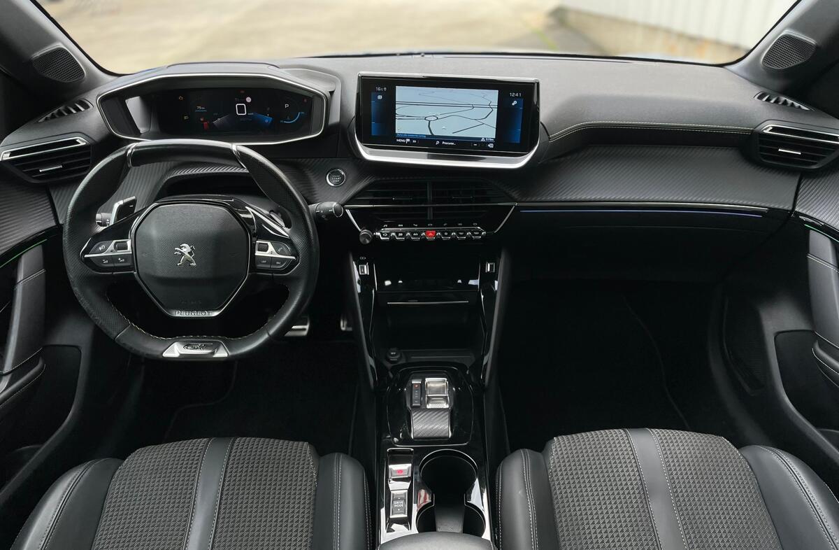 PEUGEOT 208 1.2 PureTech GT EAT8