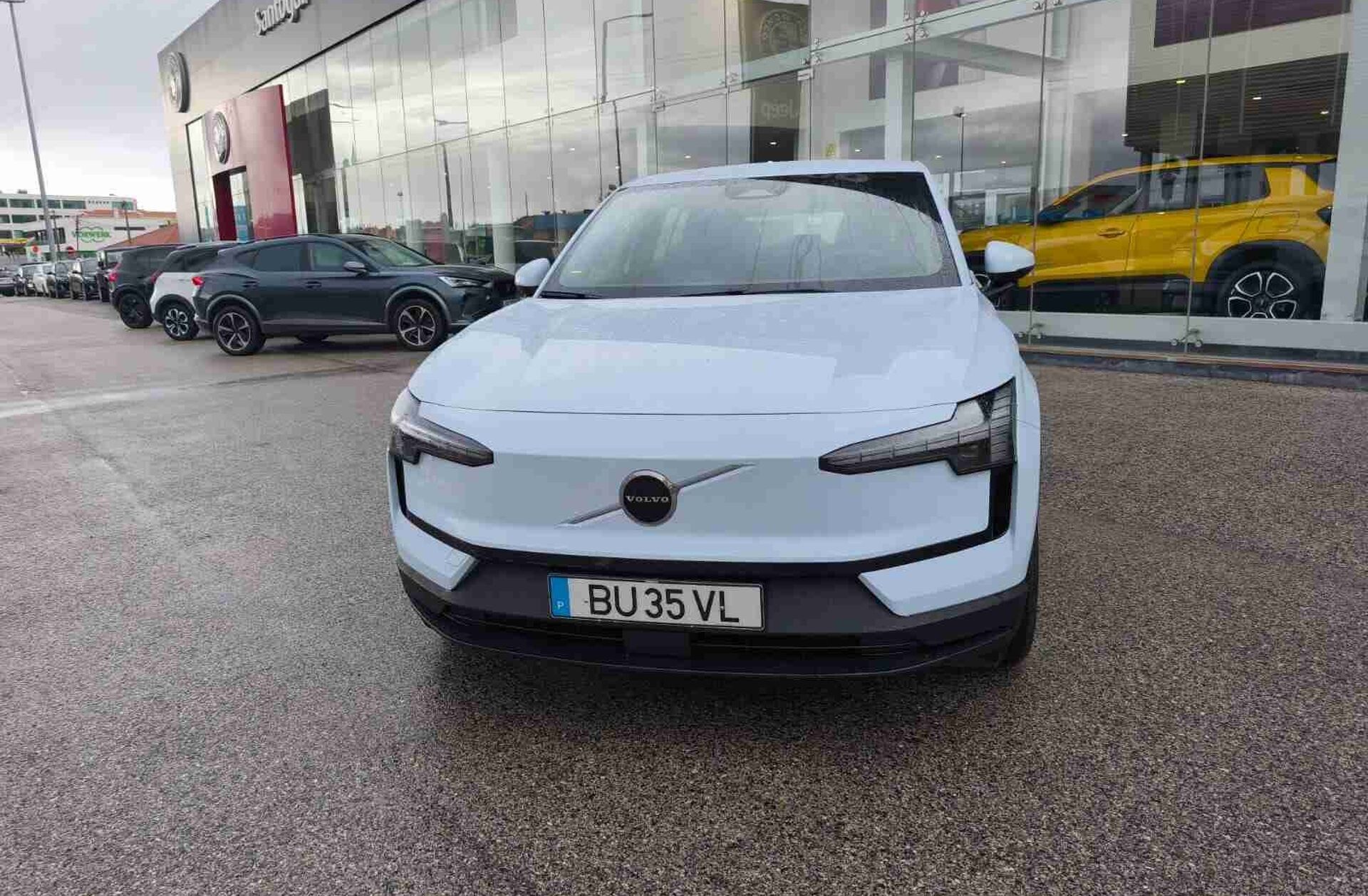 VOLVO EX30 69 kWh Single Motor Extended Range Core