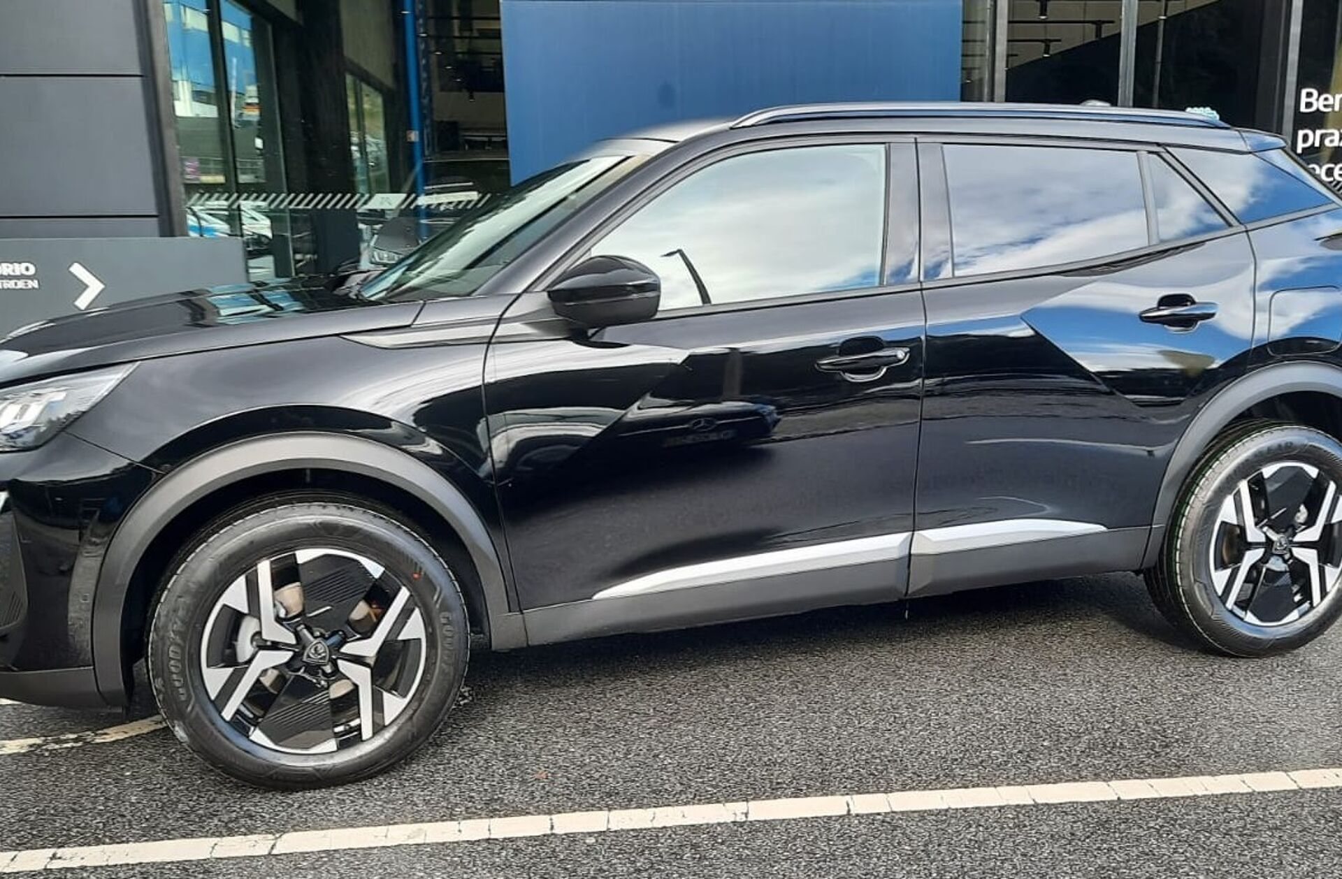 PEUGEOT 2008 1.2 PureTech Allure