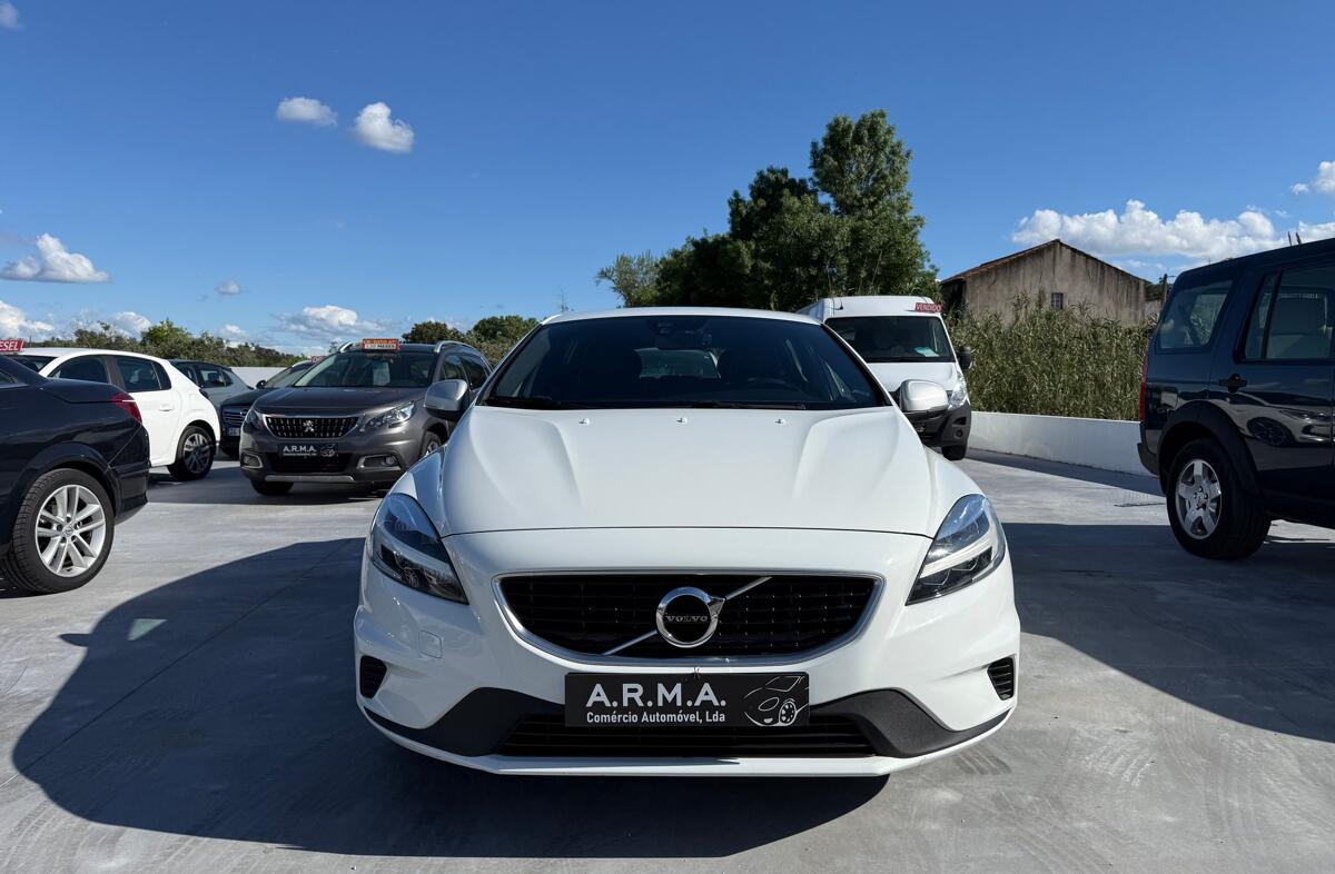 VOLVO V40 2.0 D3 R-Design