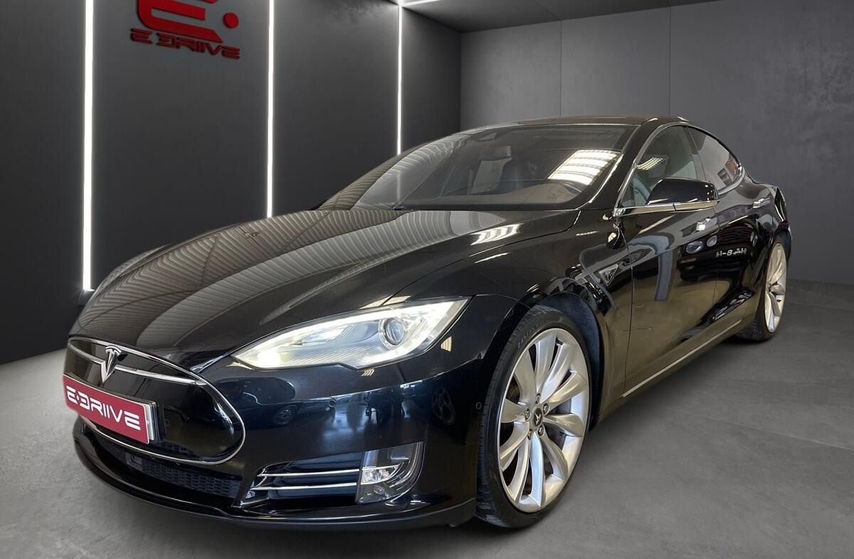 TESLA Model S 85D