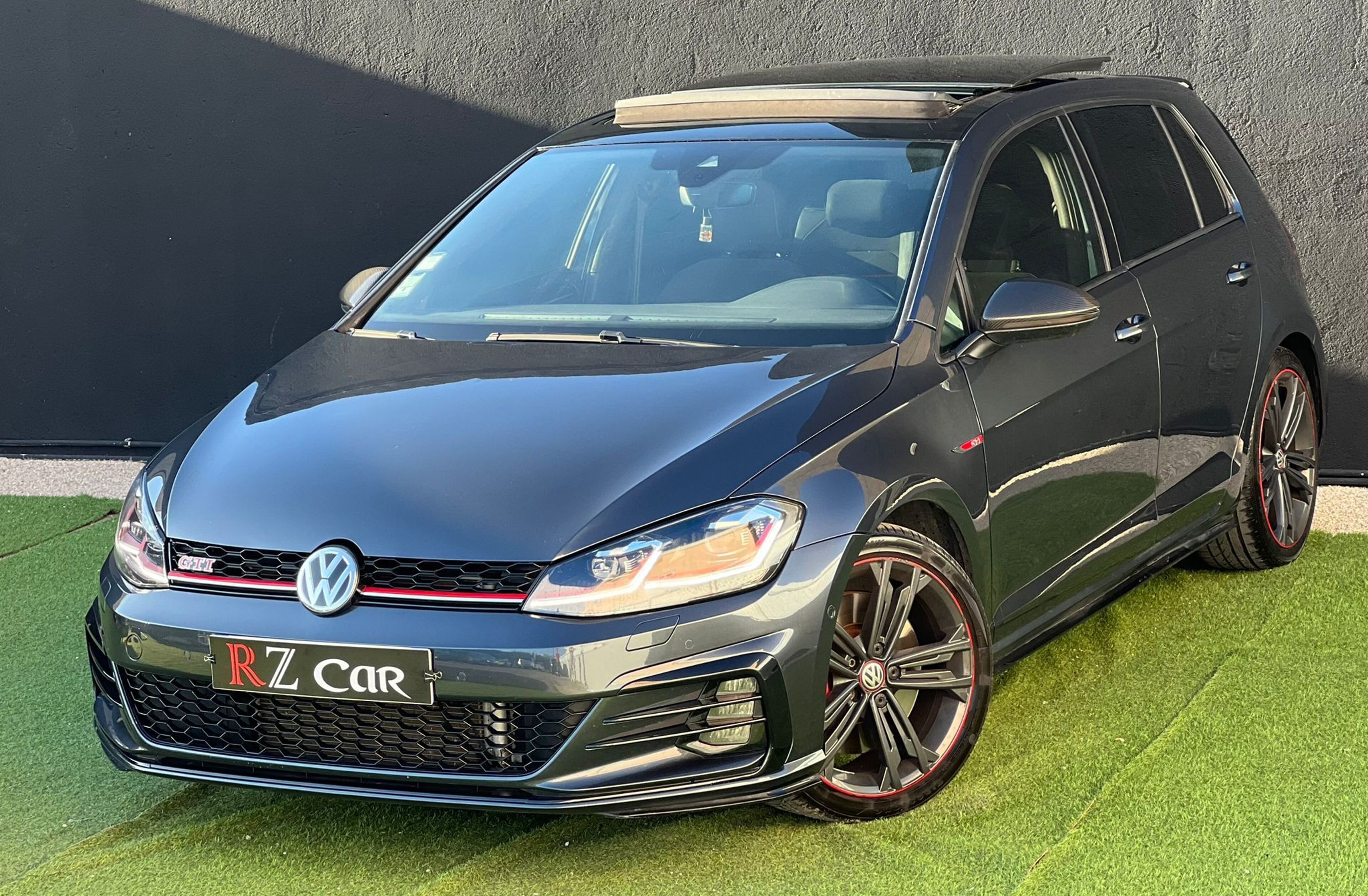 VOLKSWAGEN Golf GTI Performance DSG