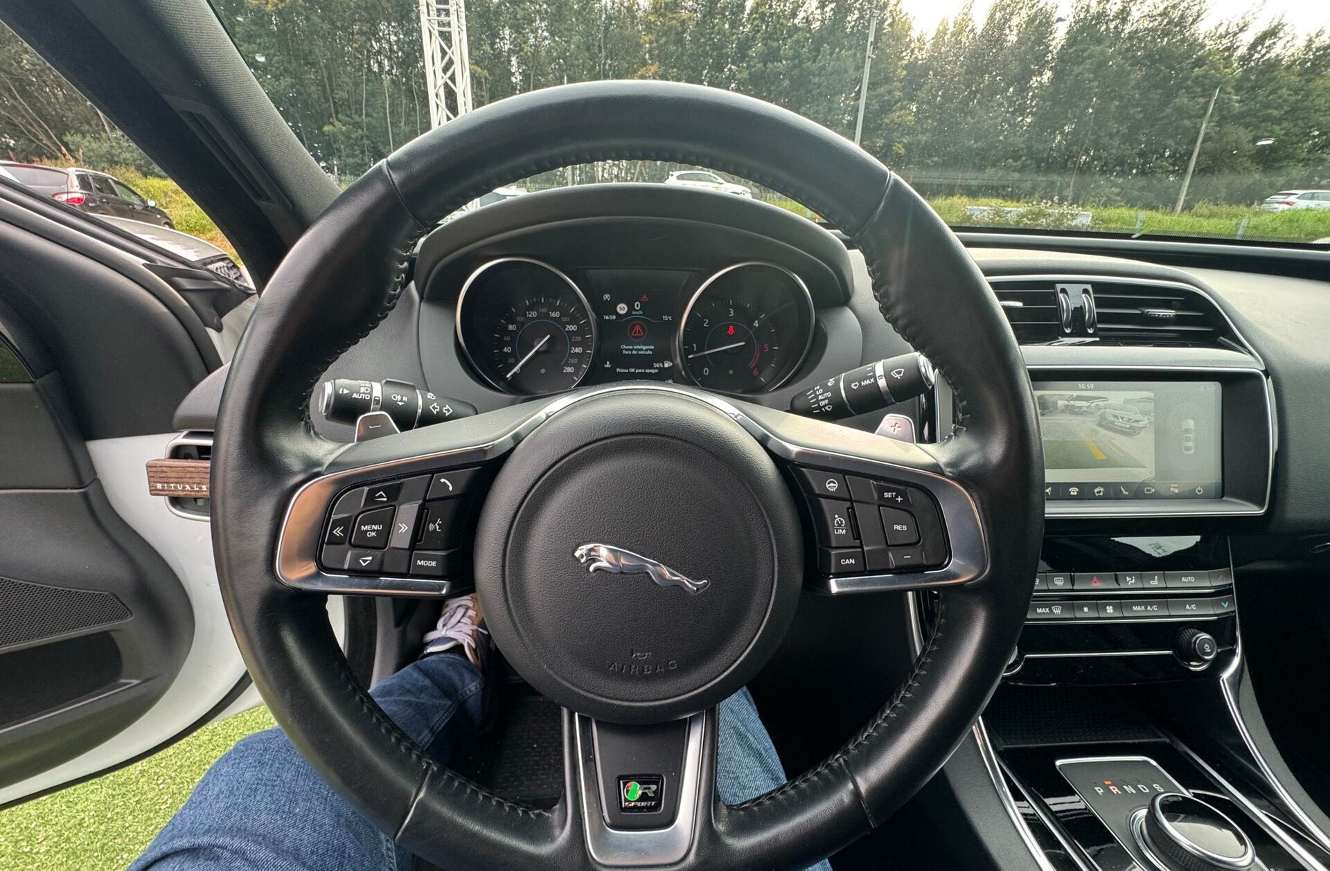 JAGUAR XE 2.0 D R-Sport Aut.