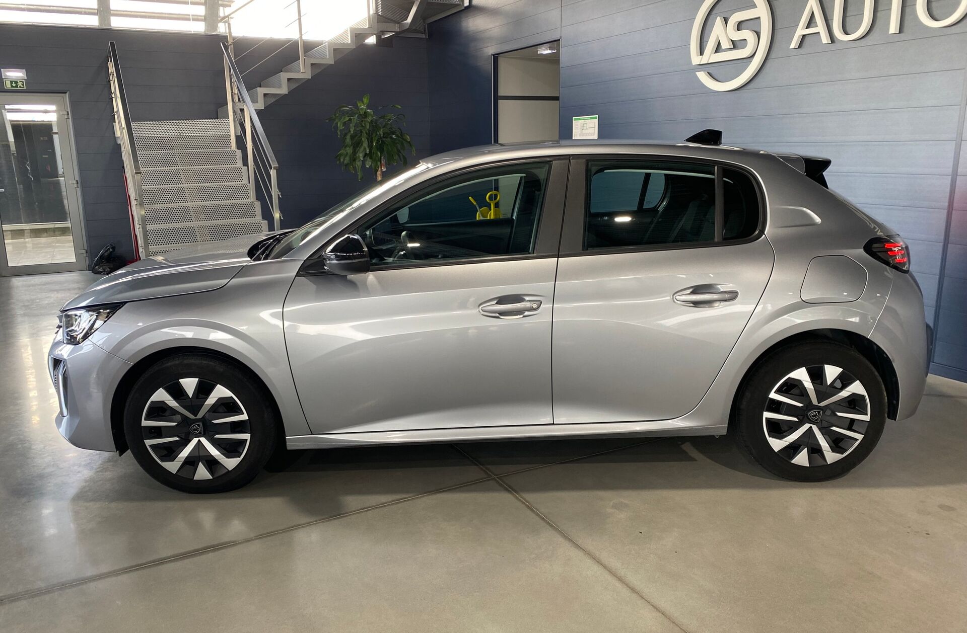 PEUGEOT 208 1.2 PureTech Active