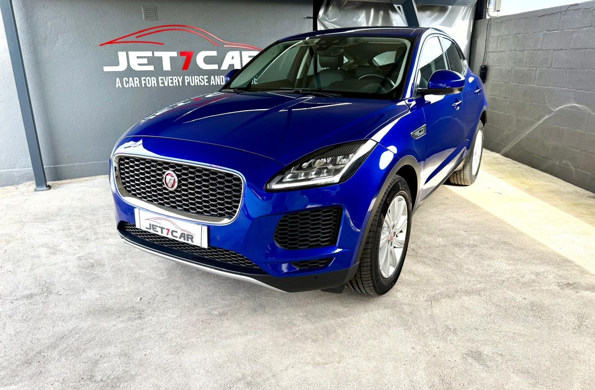 JAGUAR E-Pace 2.0 i4D R-Dynamic AWD Aut.