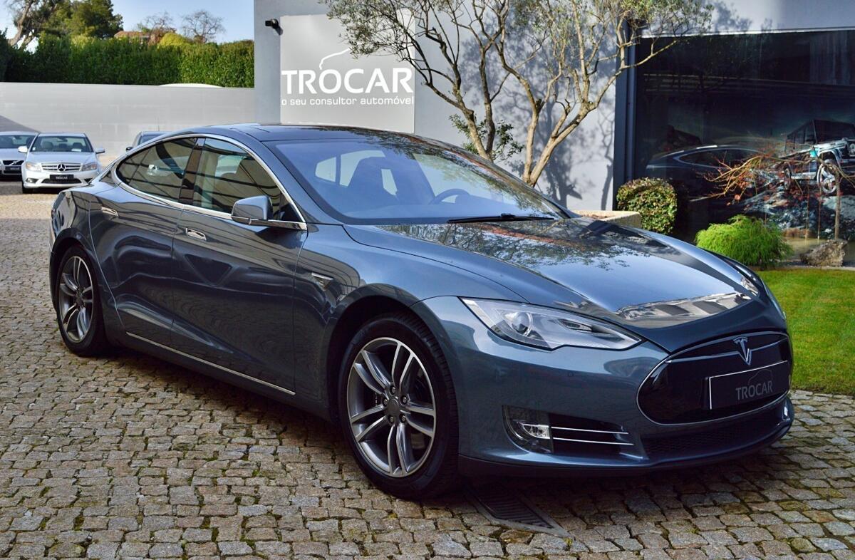 TESLA Model S 85 Perfomance
