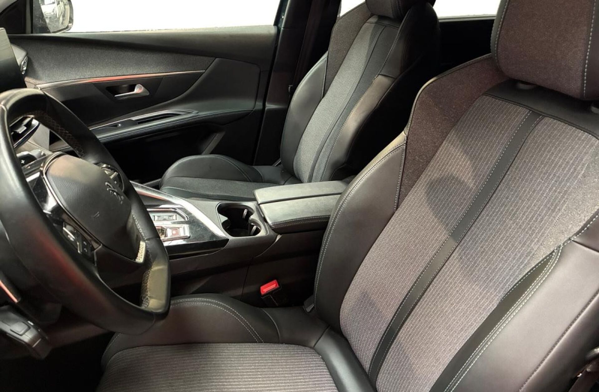 PEUGEOT 5008 1.2 PureTech Allure Pack EAT8