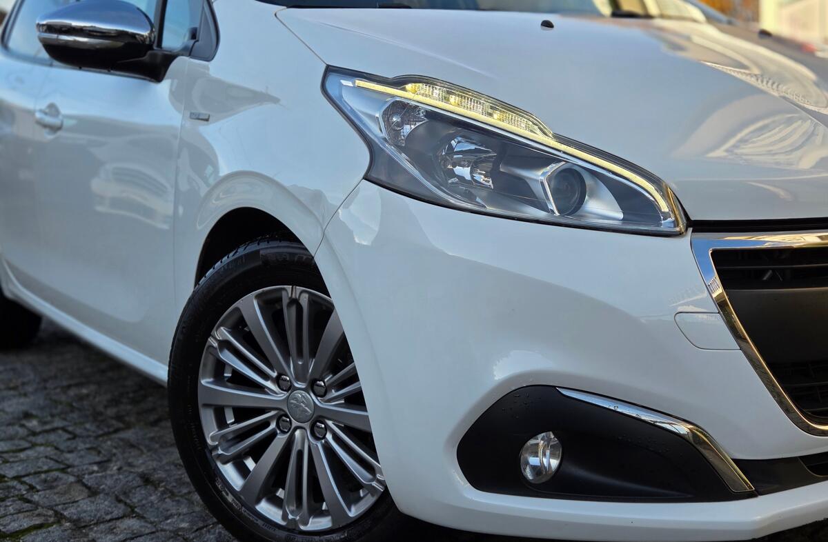 PEUGEOT 208 1.6 BlueHDi Style