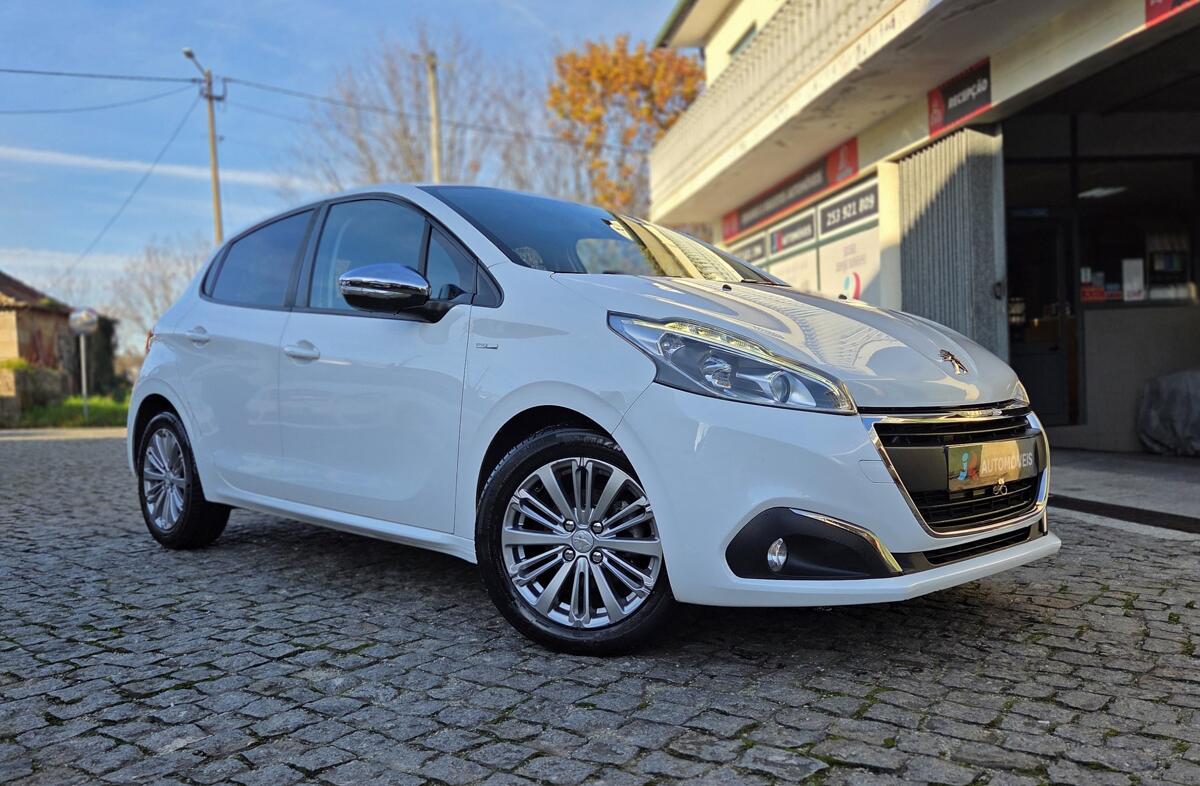 PEUGEOT 208 1.6 BlueHDi Style