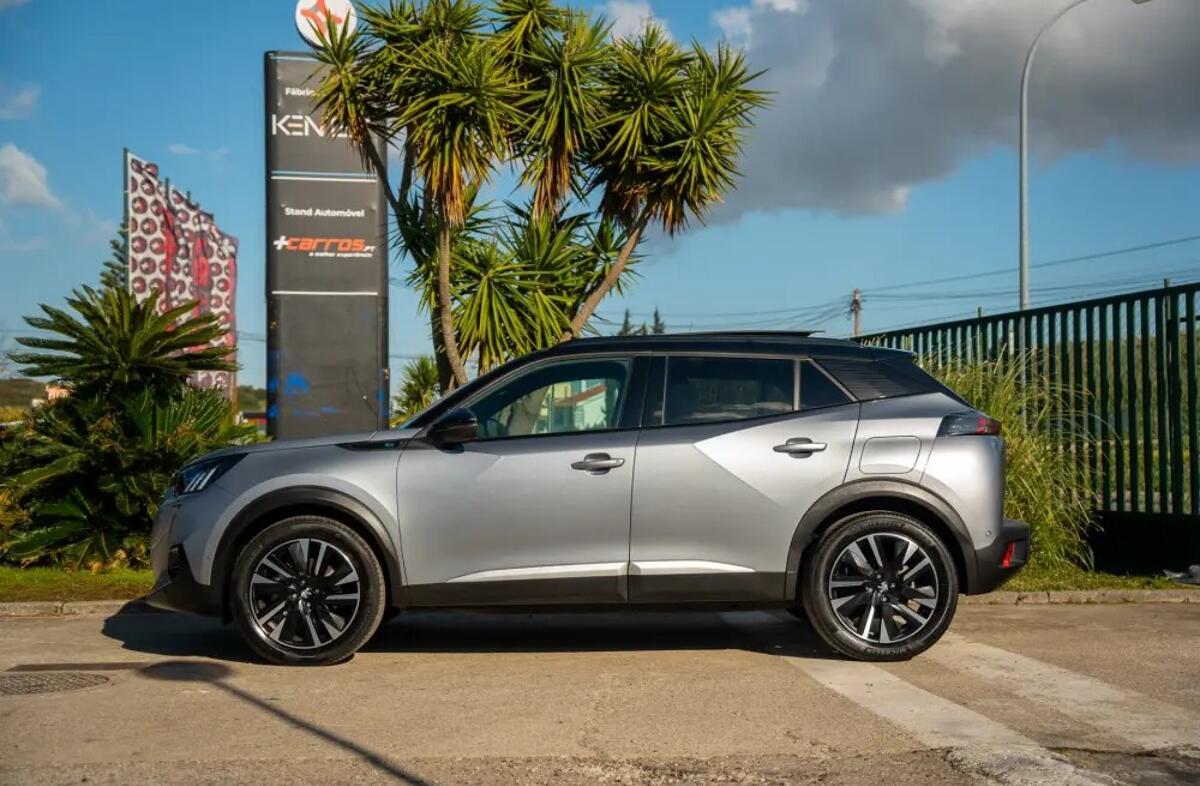 PEUGEOT 2008 e- 50 kWh GT