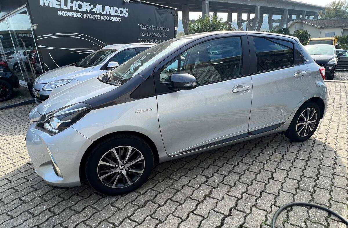 TOYOTA Yaris 1.5 HSD 20 Anos