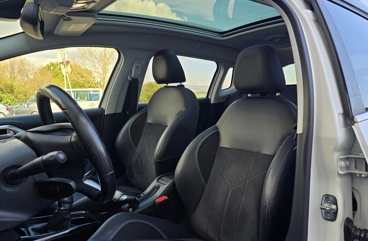 PEUGEOT 2008 1.2 PureTech Crossway