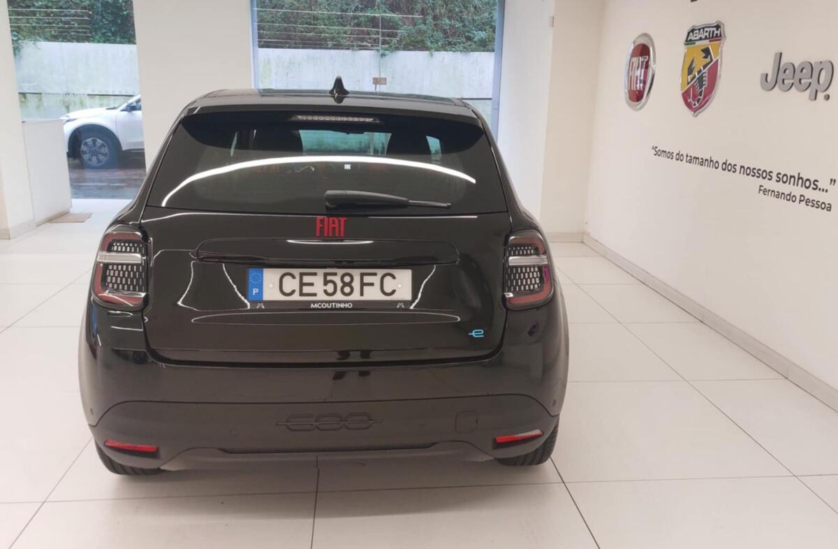 FIAT 600 e 54 kWh (RED)