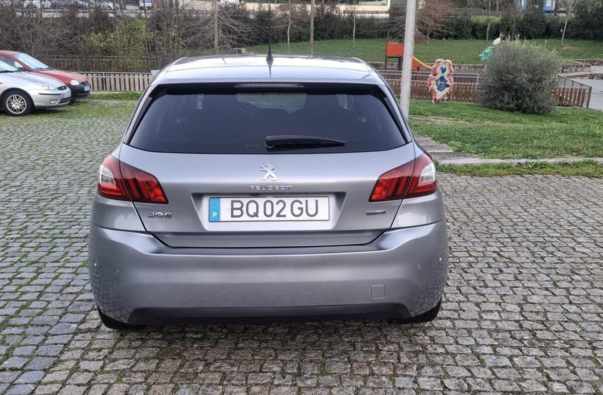 PEUGEOT 308 1.2 PureTech Allure