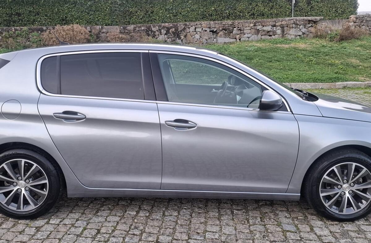 PEUGEOT 308 1.2 PureTech Allure