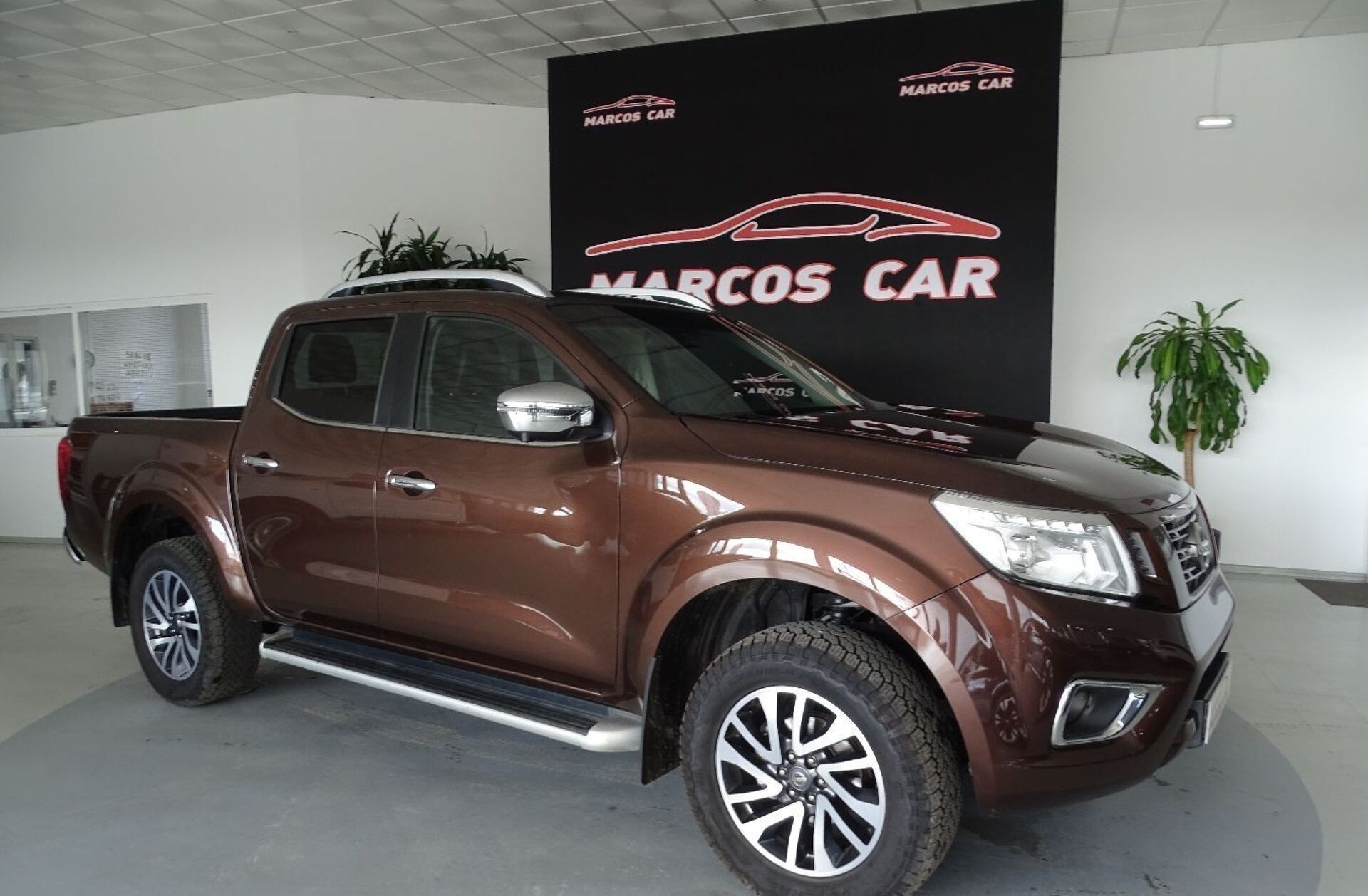 NISSAN Navara 2.3 dCi CD 4WD Tekna