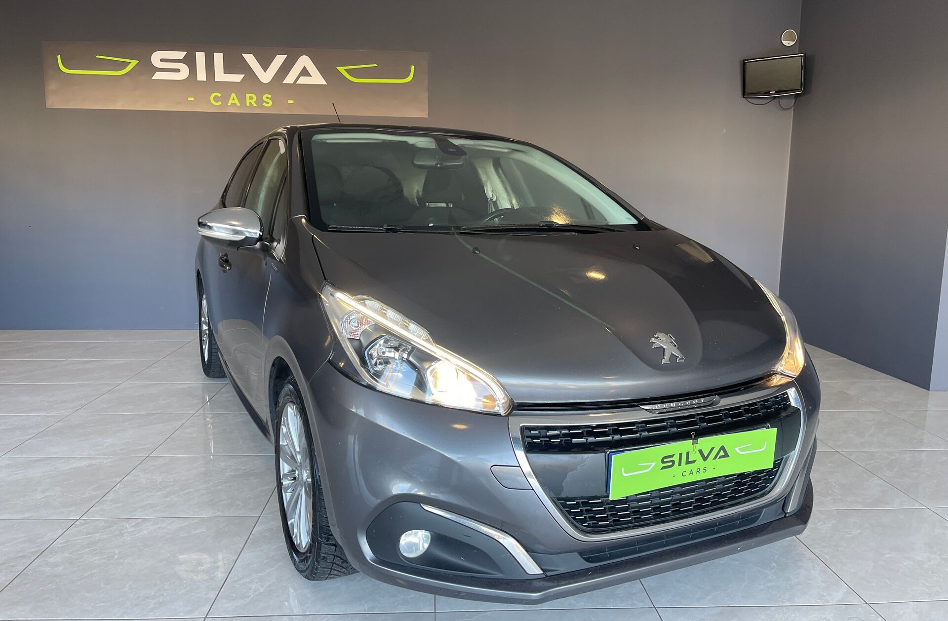 PEUGEOT 208 1.2 PureTech Signature