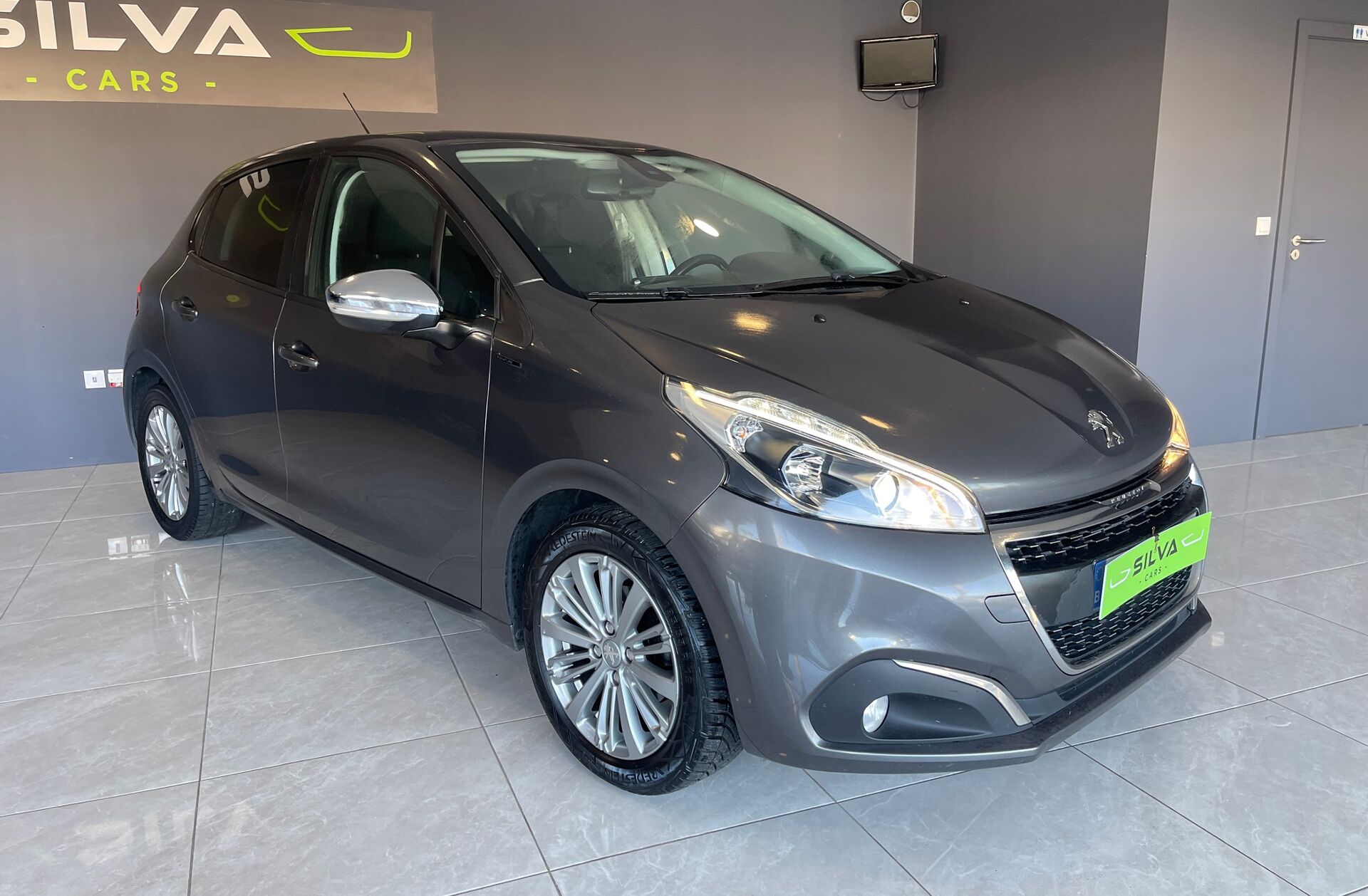 PEUGEOT 208 1.2 PureTech Signature