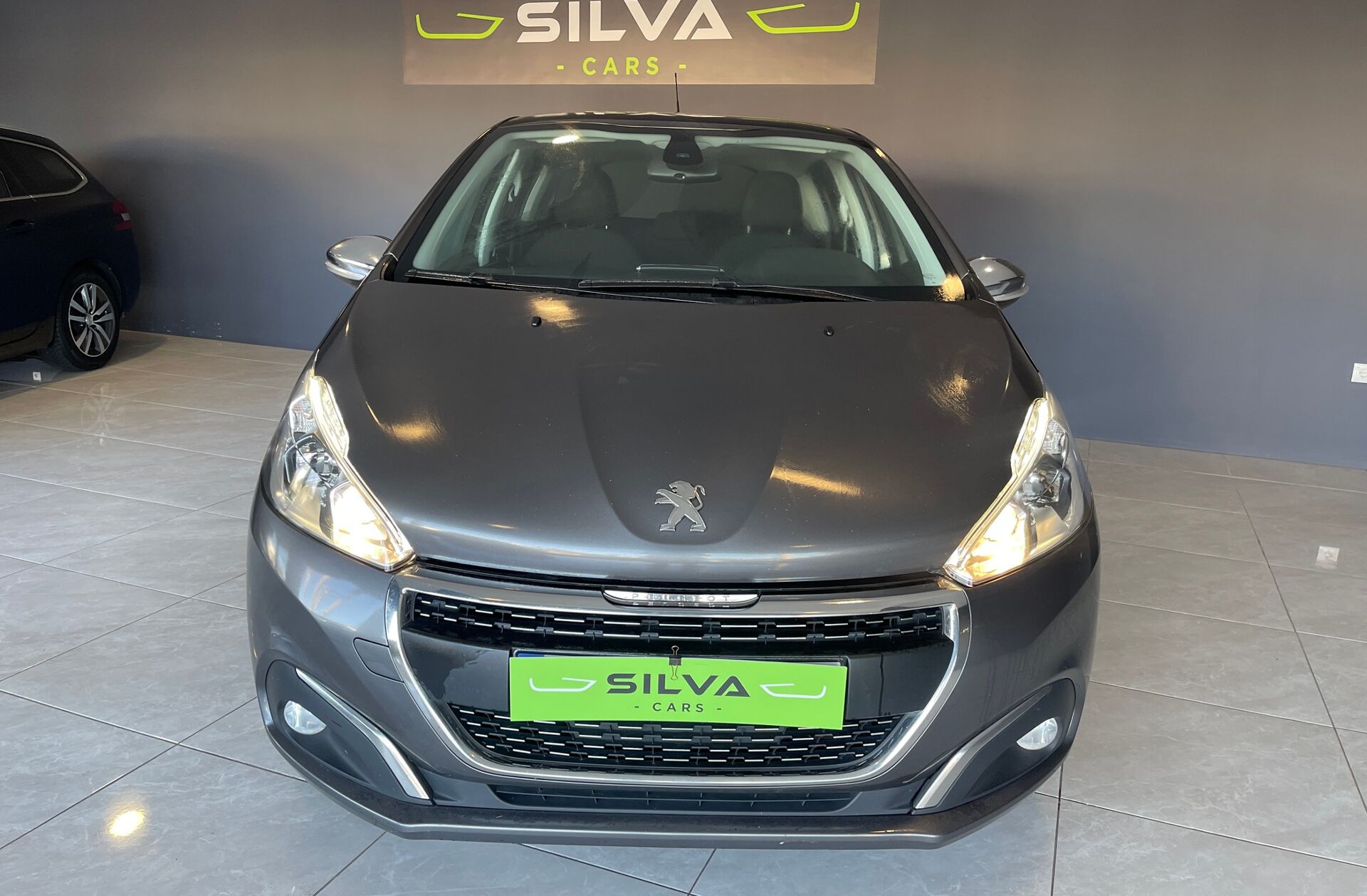 PEUGEOT 208 1.2 PureTech Signature