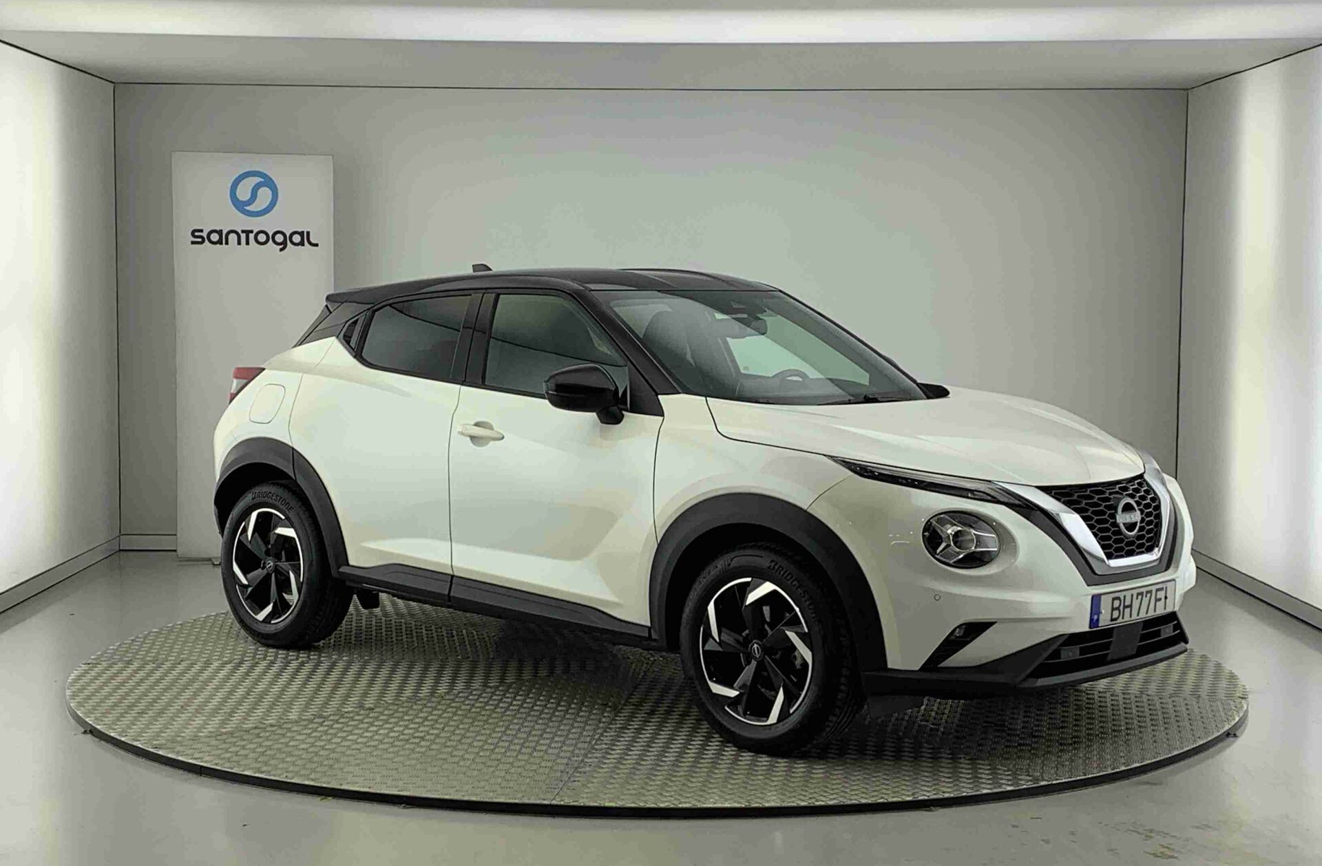 NISSAN Juke 1.0 DIG-T N-Connecta Two Tone